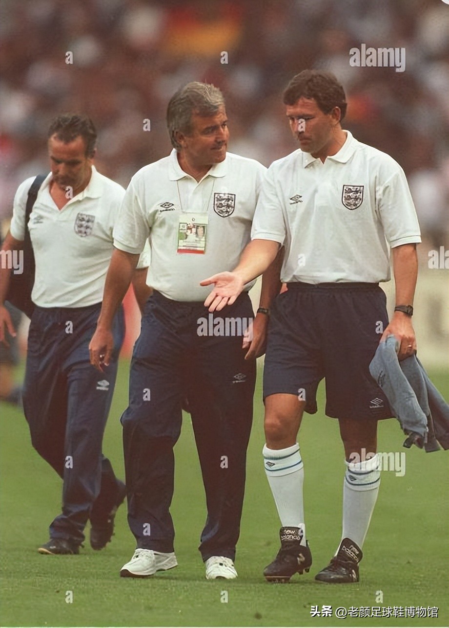 曼联英格兰队双料队长代言，最先将碳板植入足球鞋的品牌是它