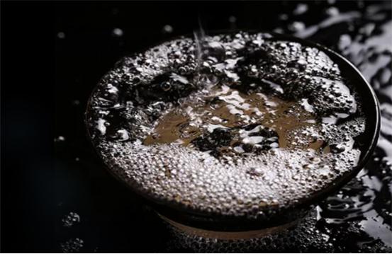 网上买白酒靠谱吗？为何越来越多的人热衷网上买酒？行家一语道破