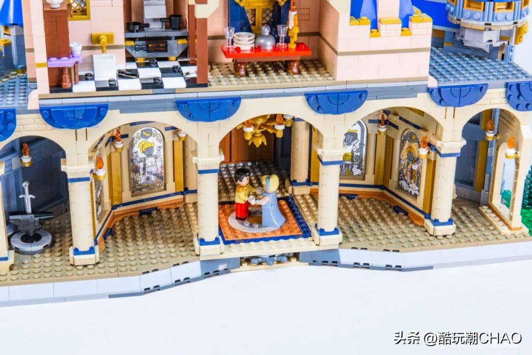 和迪士尼城堡一样高的乐高,和迪士尼乐园相似的城堡