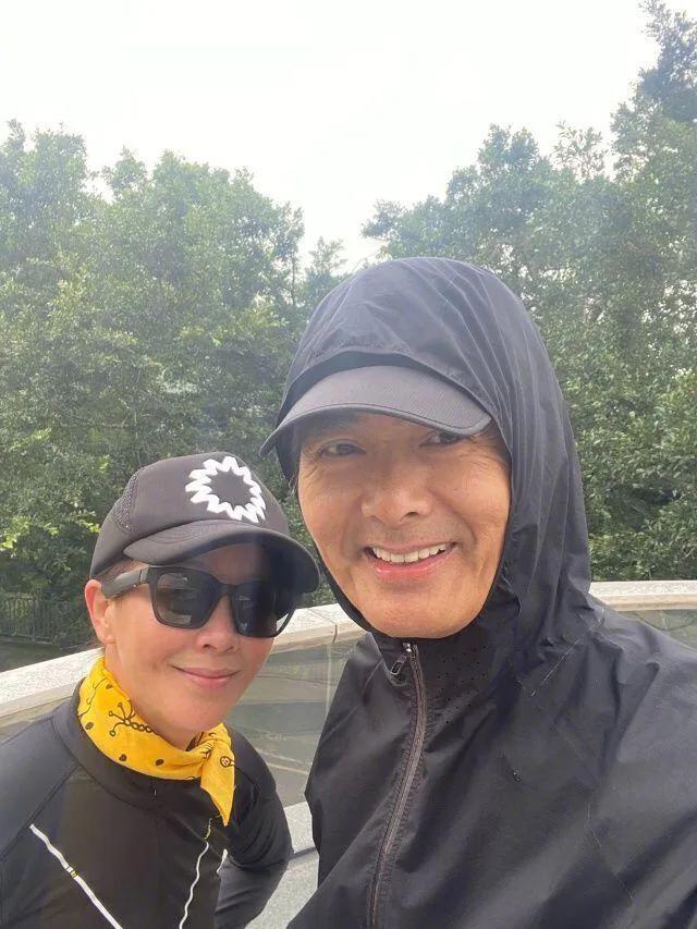 任达华驼背,70岁任达华中山买房