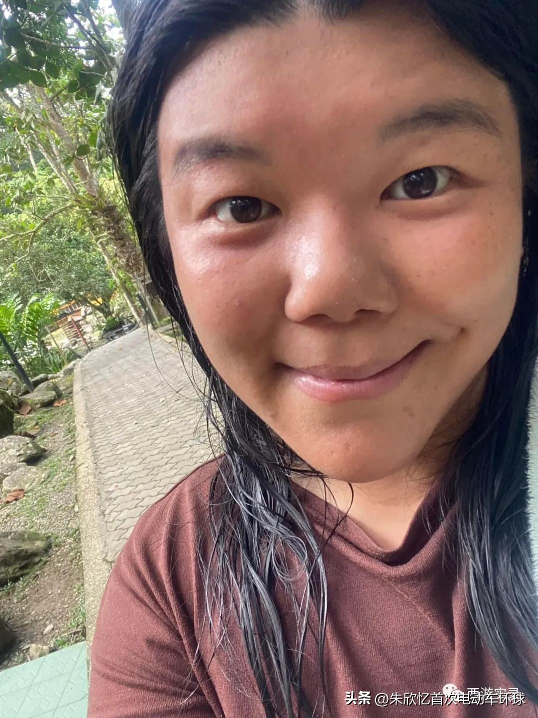 只带600就开车环绕地球一圈，还赚300万，回到亚洲又捡个华裔老婆