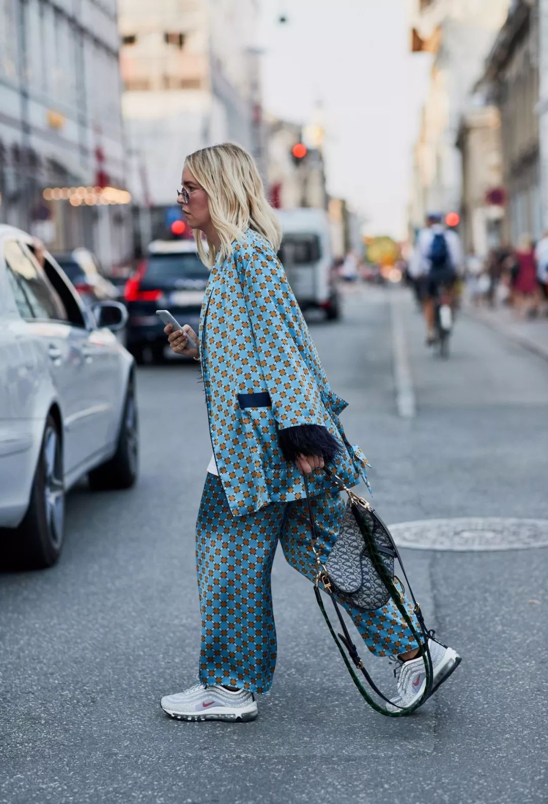 女人为什么买奢侈品包好看一点,女人为什么花钱买包