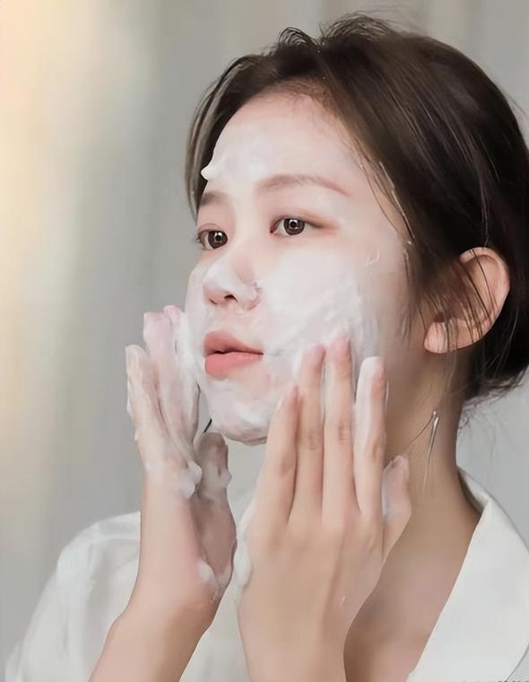 睡前五习惯让你肌肤紧致,女性睡前4个动作提升自己肌肤