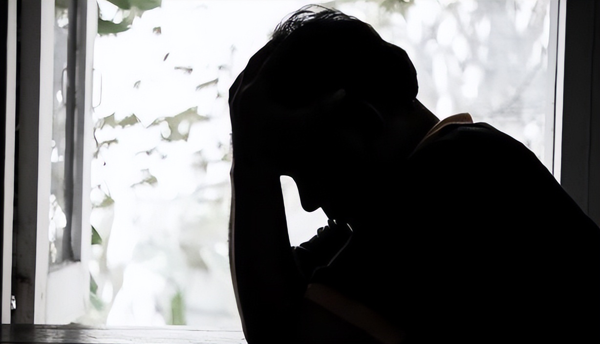 22年,19岁男生留学美国,夜探舅妈房间,博士后舅舅气极当街连开6枪