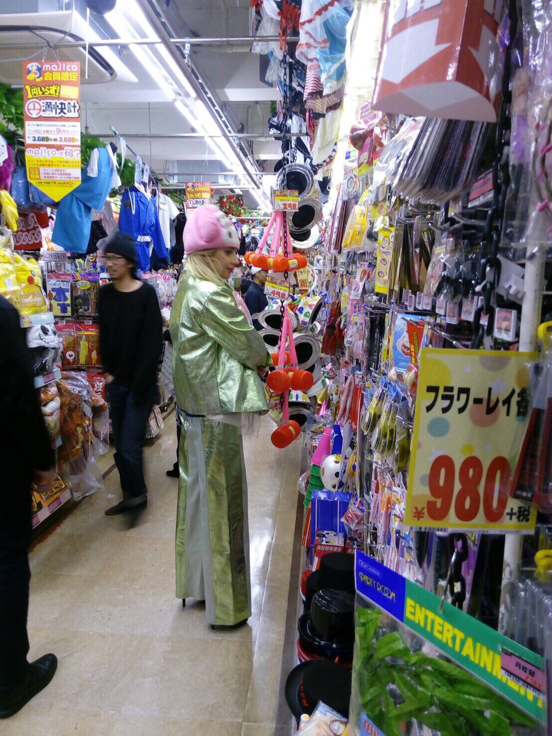 ladygaga现身街头,ladygaga去超市