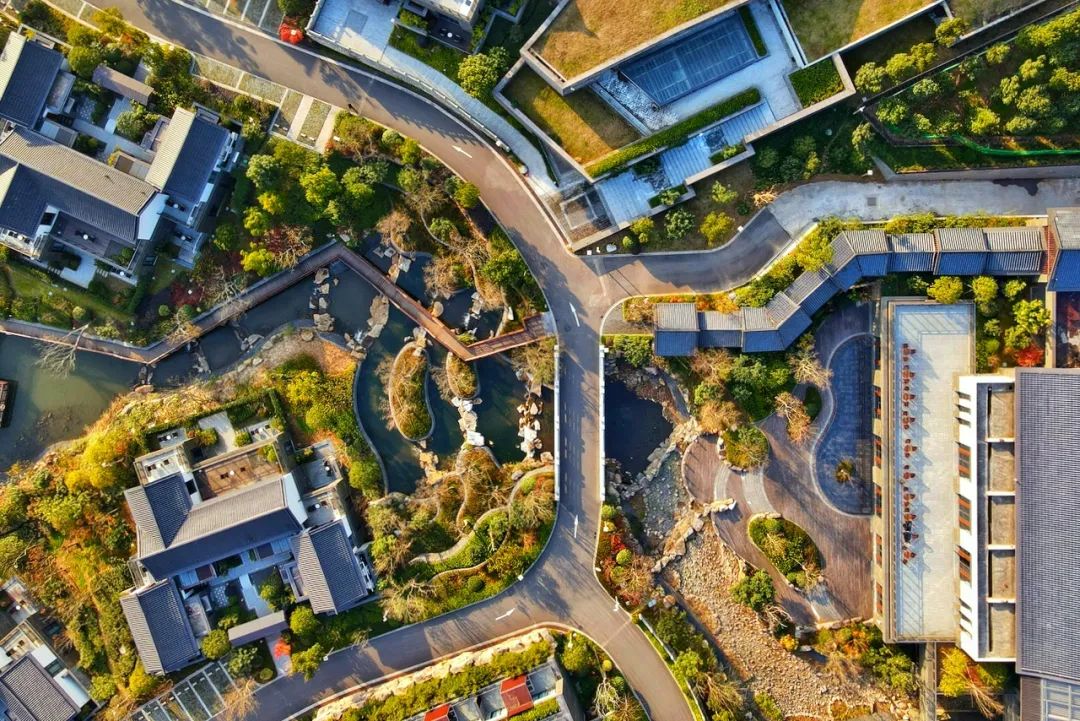 东钱湖最大五星酒店,东钱湖有几个足球场