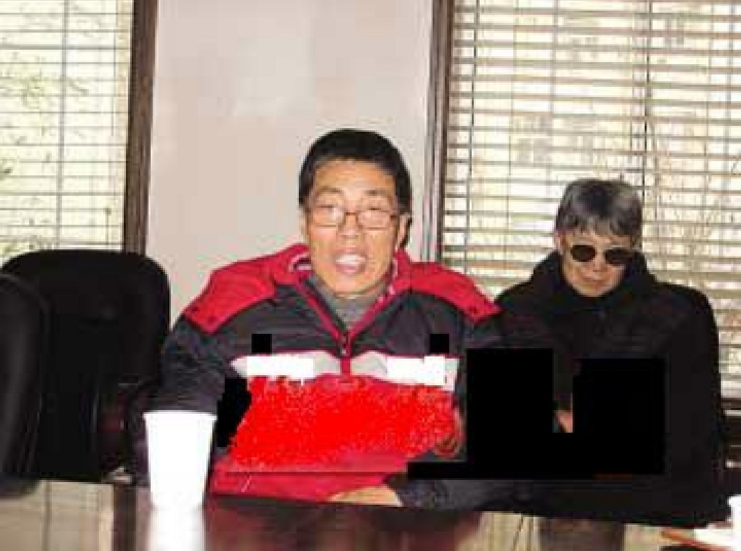 2000年，老汉移植小伙心脏性情大变，疯狂作诗99首，做梦被人追杀