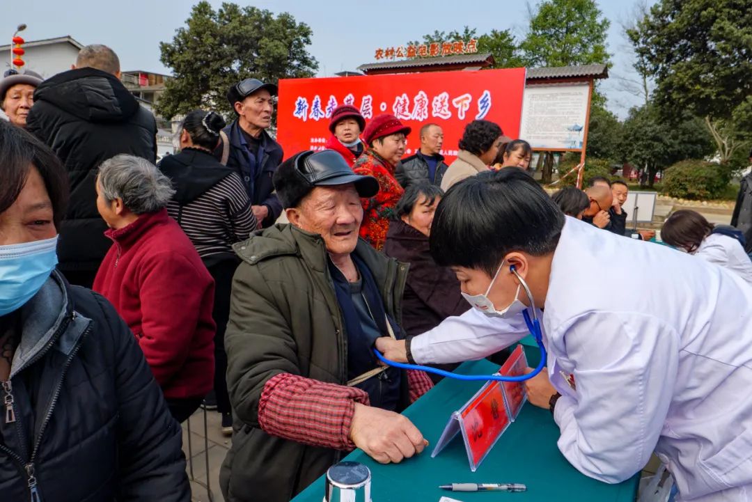 新春走基层送上门的温暖,新春走基层送温暖视频