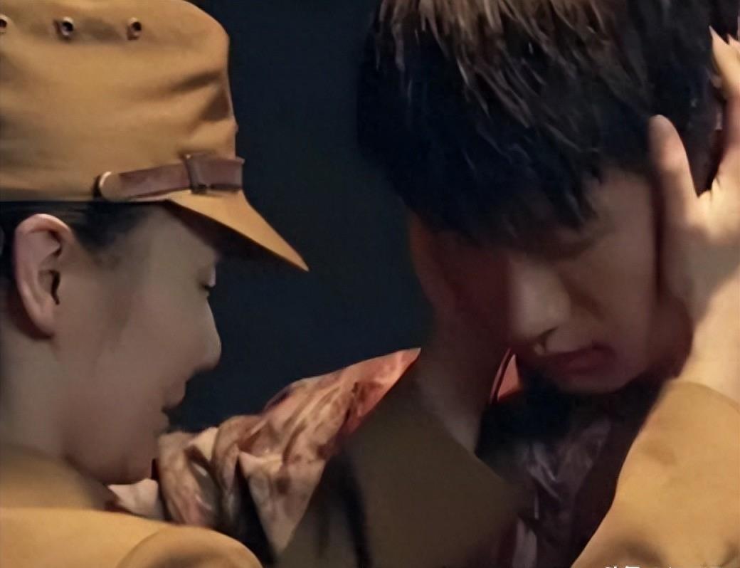 狂野诱惑！超辣女王舔刀瞬间！