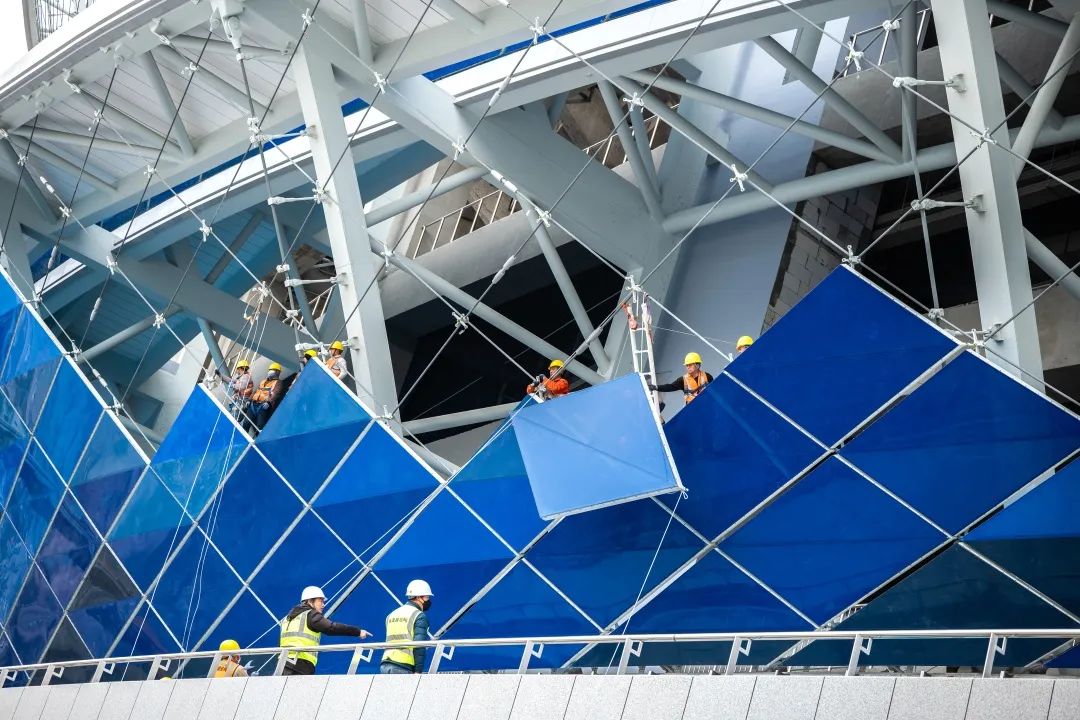 大连梭鱼湾足球场建设时间,大连梭鱼湾足球场建设结构和设计