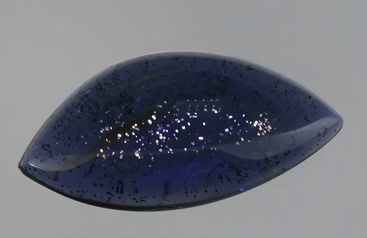 10种最漂亮的宝石,大自然中天然的蓝色宝石