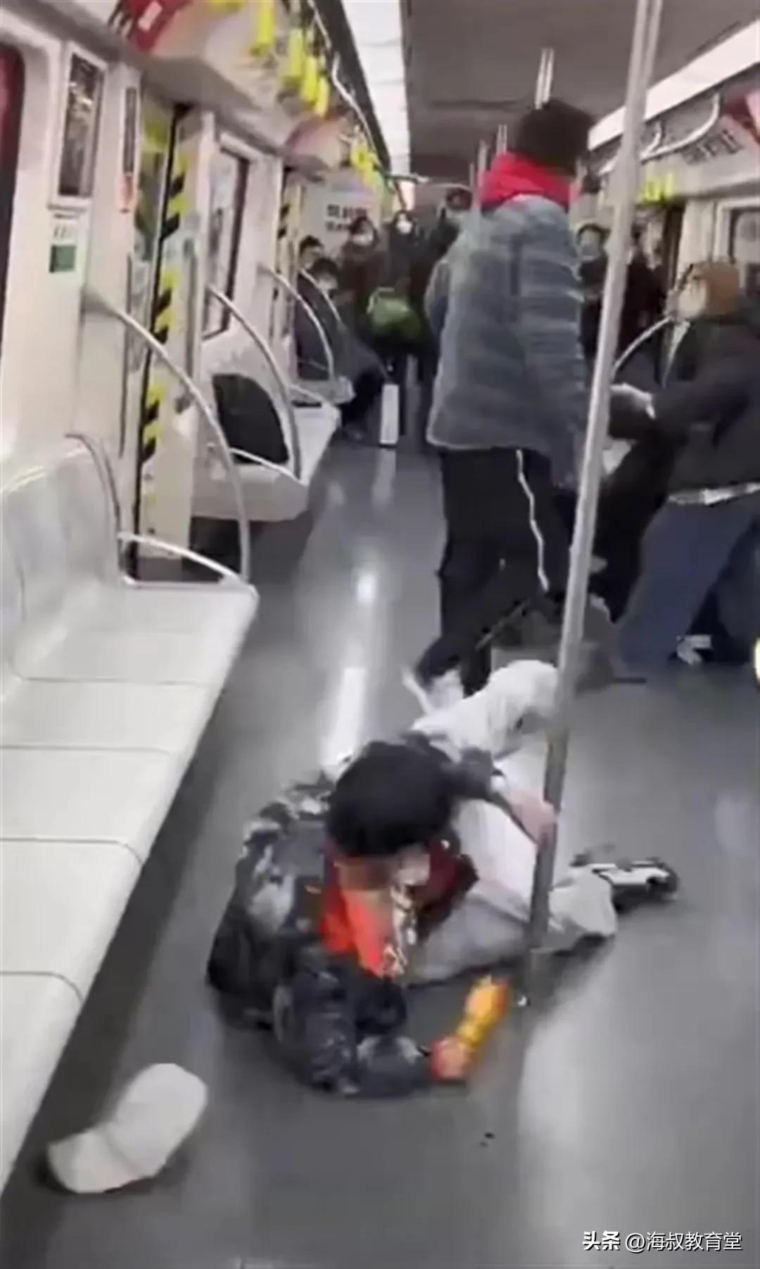 天津地铁小孩被打,天津地铁互殴持续热搜