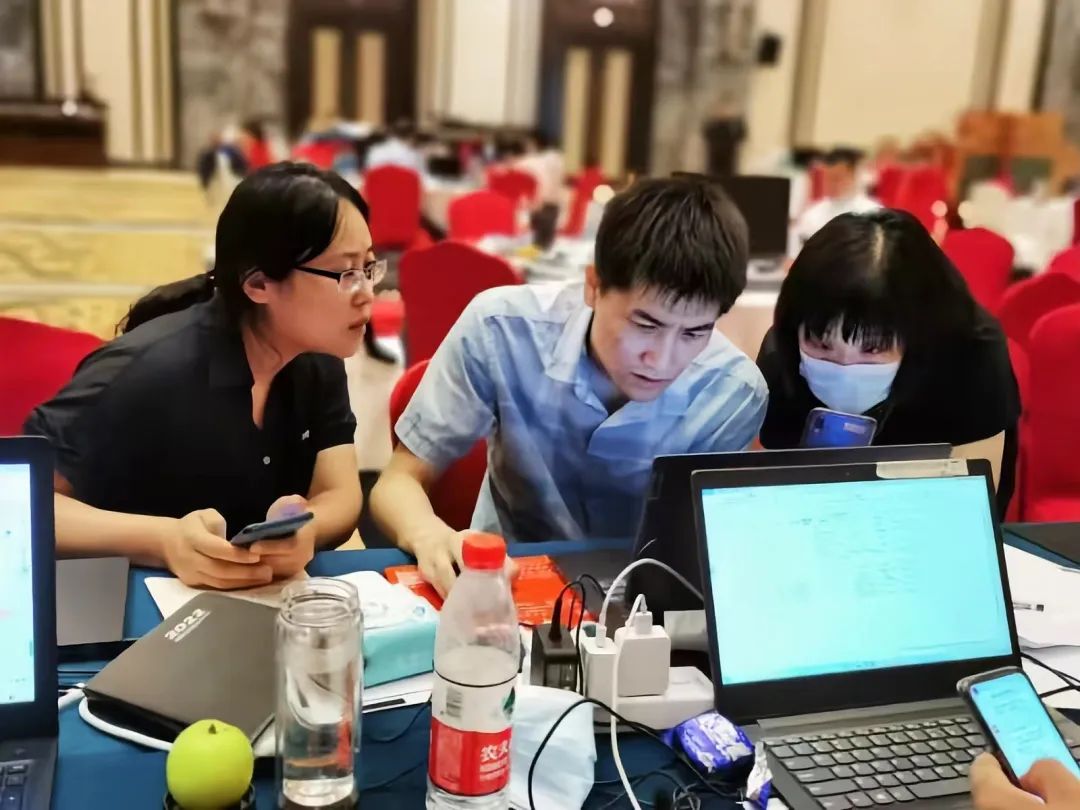 抗击疫情忙碌的流调人员,奔赴疫情前线的人