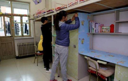 大学女生被室友孤立了怎么办,大学女生被舍友孤立怎么办