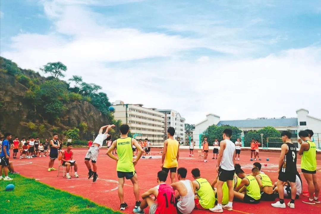 南宁市各地初中毕业生请注意！这所公办学校，三年后同样参加高考