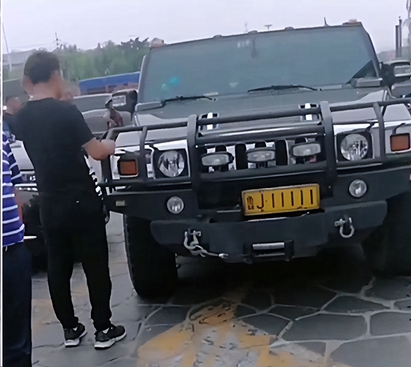 悍马六座加吧台,悍马h2改装航空座椅吧台