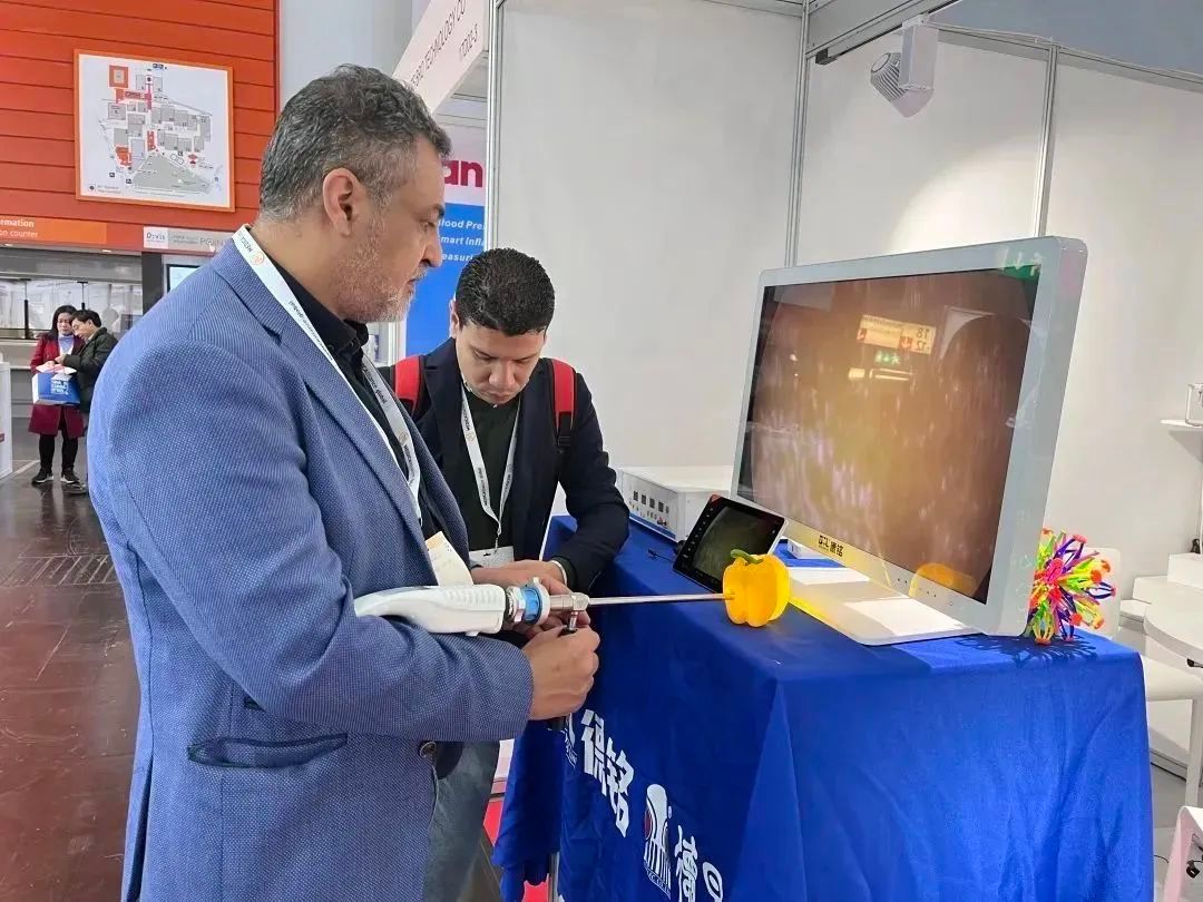 德铭智造闪耀2022MEDICA现场