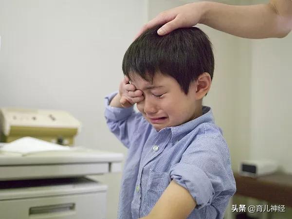 孩子长大到六岁了总哭,孩子6岁了还是爱哭不会表达