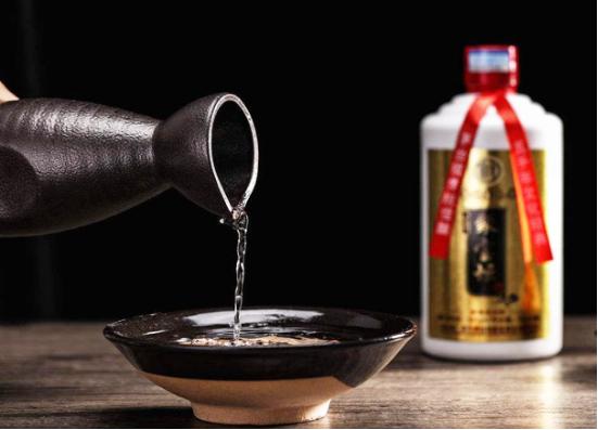 腌腊肉的时候发霉了咋回事,腊肉盐放多了可以缩短腌制时间