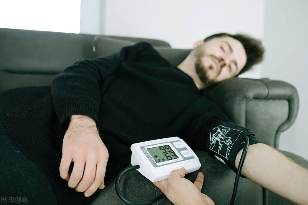 40岁男人血压高是什么原因引起的,60多岁老是头疼怎么回事血压200