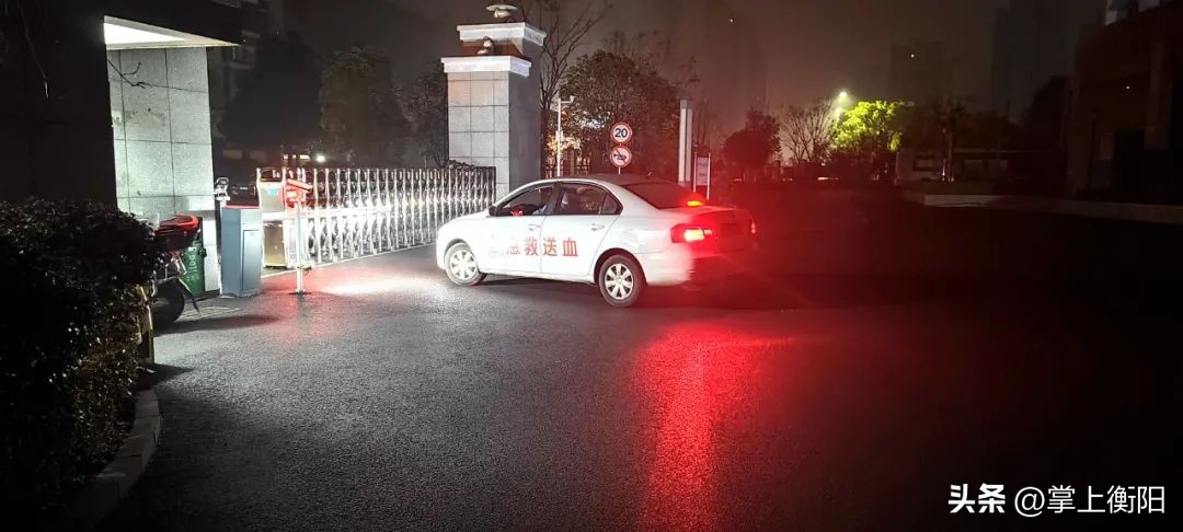 产妇大出血命悬一线市民争相献血,产妇剖腹产大出血命悬一线