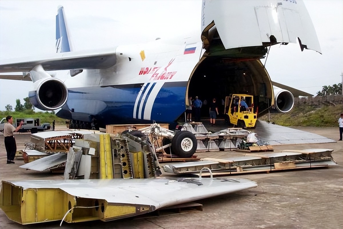 南海撞机后，中国从大卸八块的美国侦察机里，获得了哪些技术？