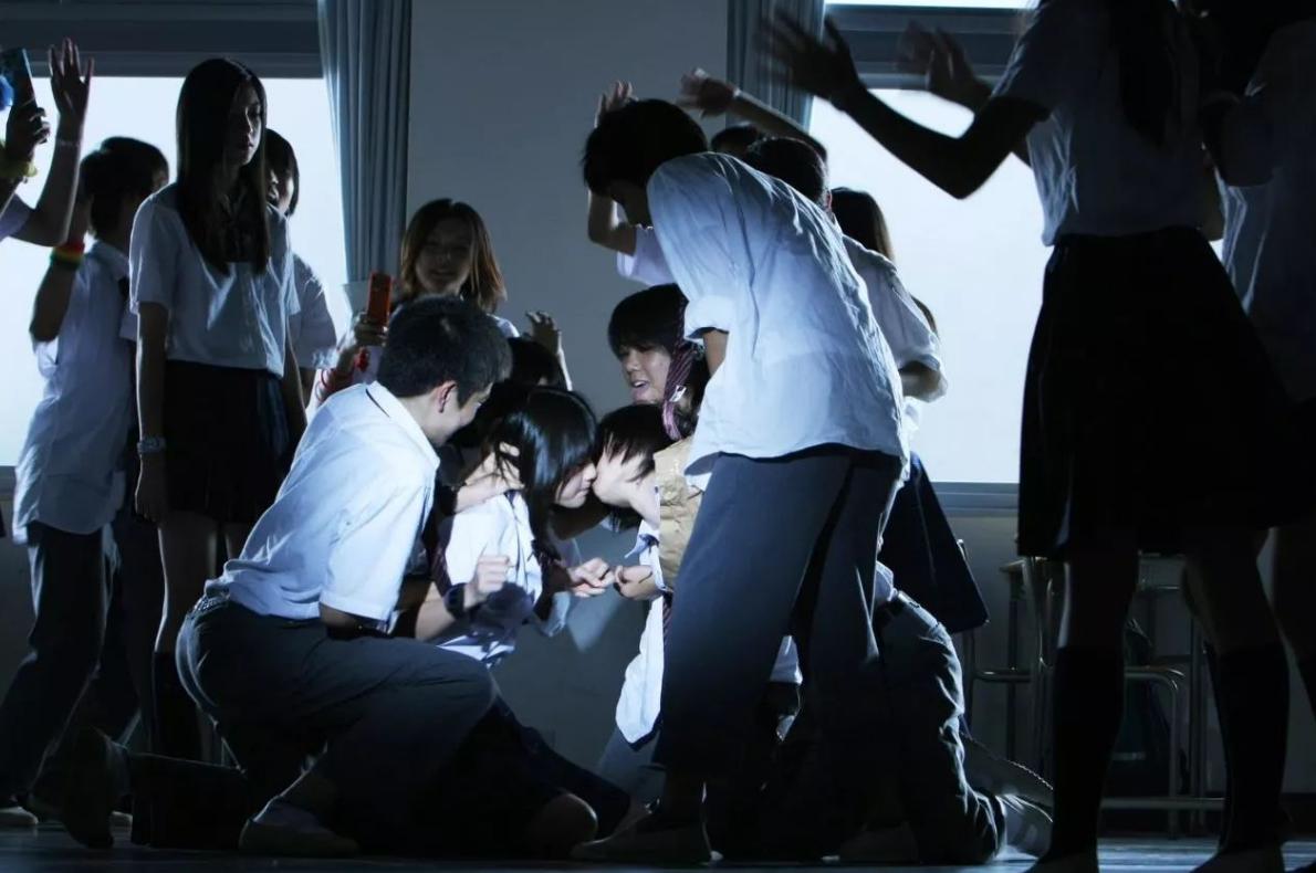 囚禁折磨41天后，女高中生被封入水泥罐里，89年开启之日震动日本