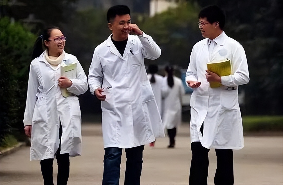 计算机专业和医学专业哪个好,大学计算机专业和医学专业哪个累