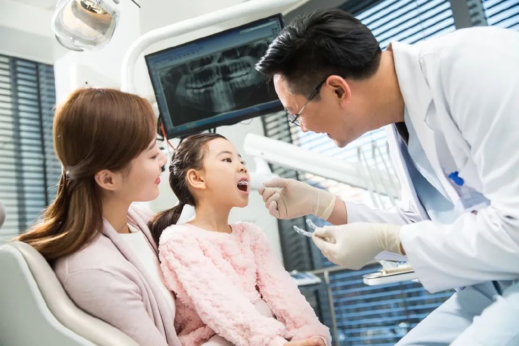 00后*款贷**整牙背后：牙医苦熬十年入百万，企业毛利高一年净赚上亿