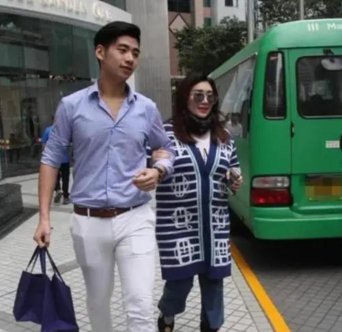 辛奇隆赌王家族,何鸿燊和辛奇隆结婚了吗