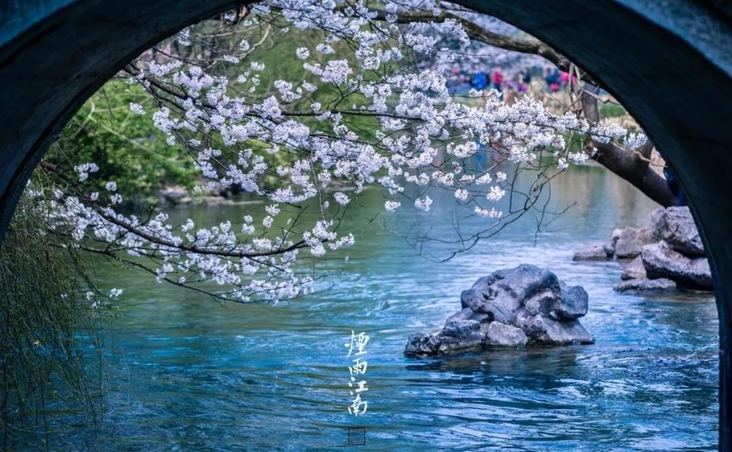 最后一句诗写出了江南春景的什么,描绘江南春景的诗