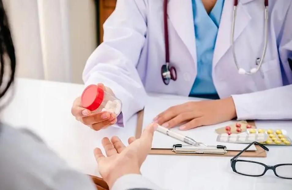 男子吃24粒头孢进icu,上海男子遵医嘱吃24粒头孢后急救