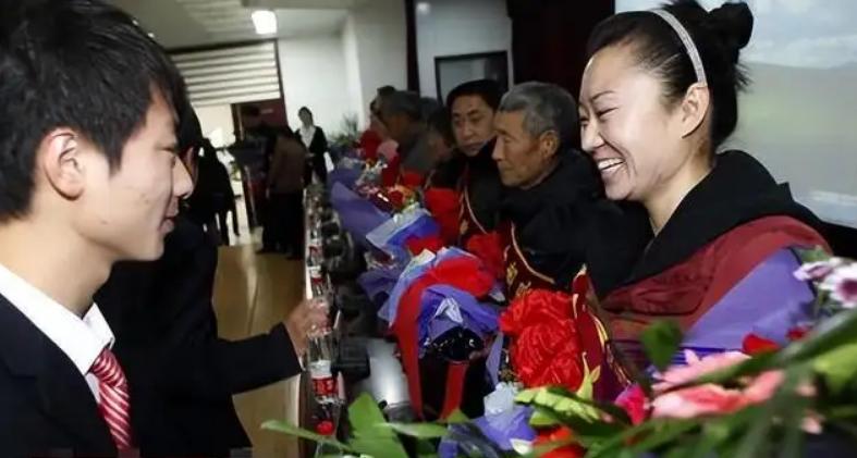 公公肝癌晚期完整视频,2007年儿媳割肝救公公