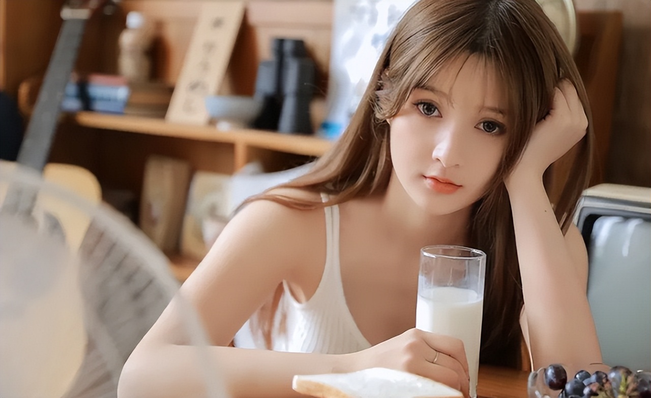 女生衣服上的字母含义,你知道衣服上的字什么意思吗