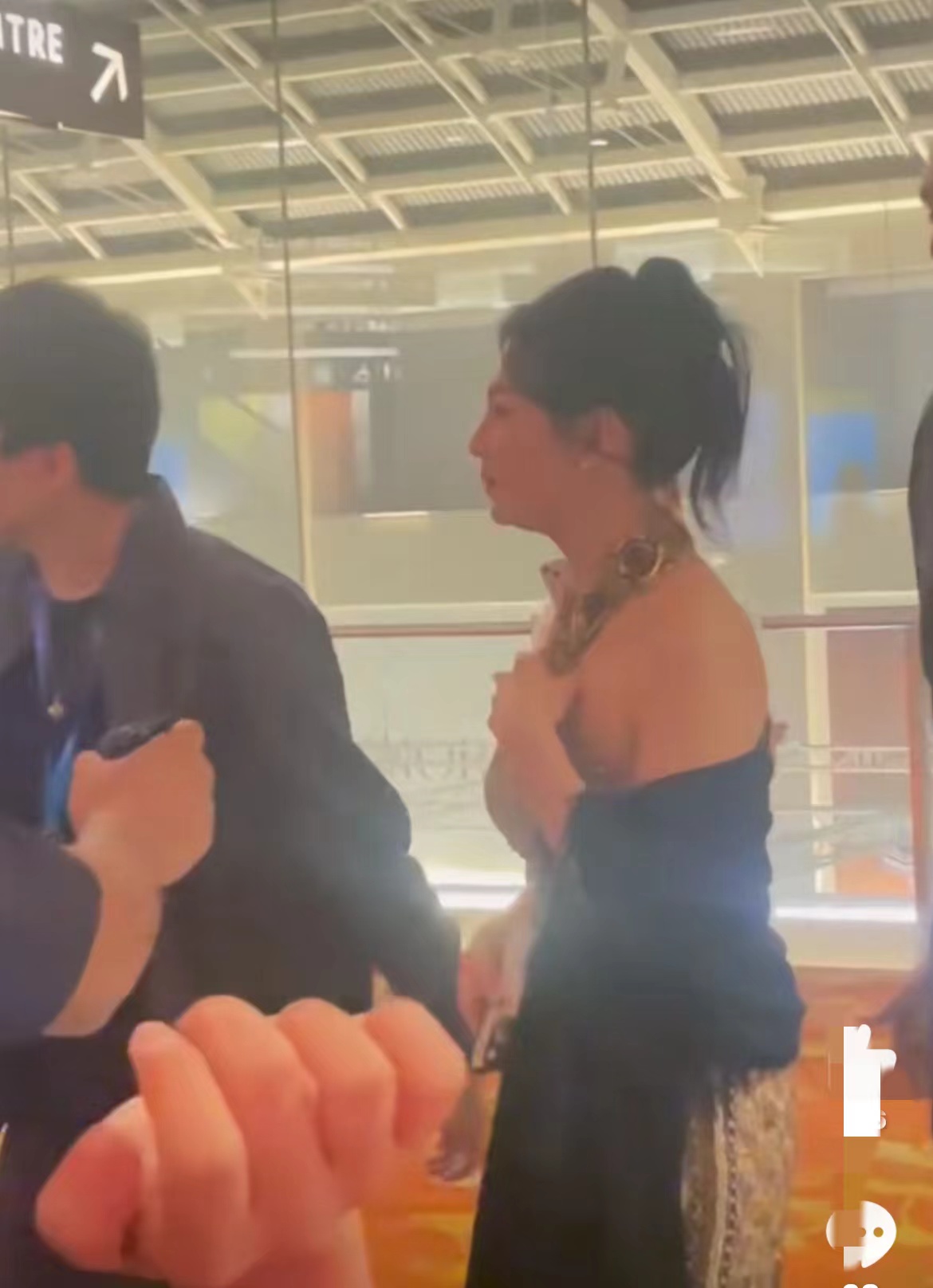 尽显自信之美，全球华语IP盛典红毯女星如何打破“瘦即美”传统