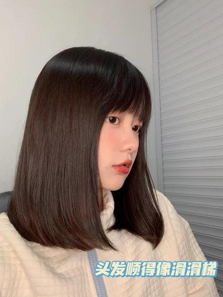 头发烫废了干枯毛躁用什么护发素,头发烫干枯用什么护发精油