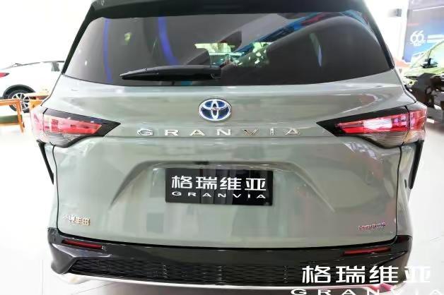 gl8和丰田普瑞维亚哪个更值得买,普瑞维亚和gl8内部空间哪个大