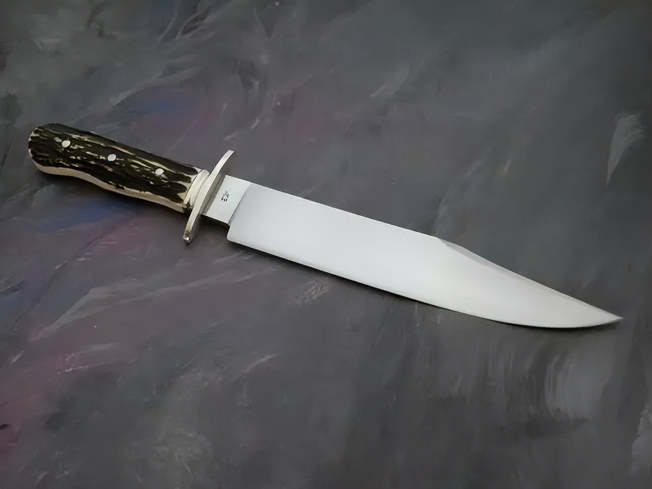 削铁如泥的宝刀怎么淬火练成的,为什么钢铁淬火之后那么硬了