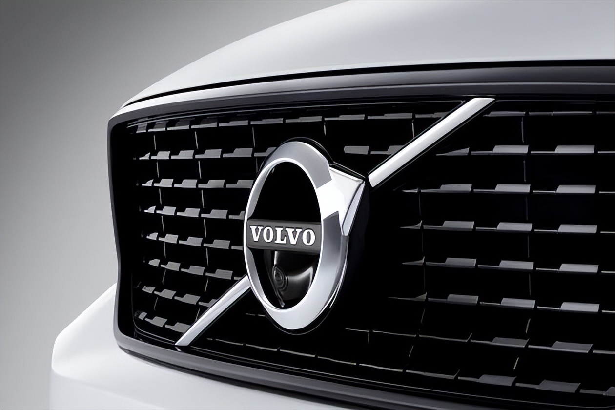 撞坏一个迈腾大灯多少钱,车大灯撞坏了多少钱一个