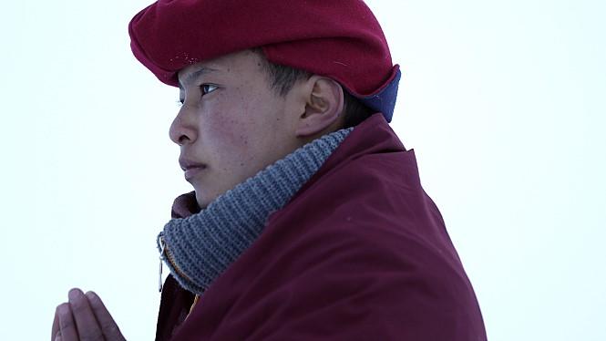 尼姑苦行僧徒步行走,一个小尼姑的艰辛出家路