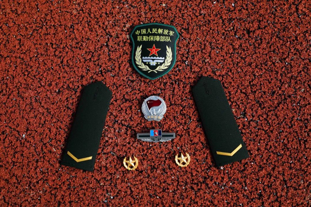 新兵授衔仪式最新照片,新兵下连授军衔什么时候开始的