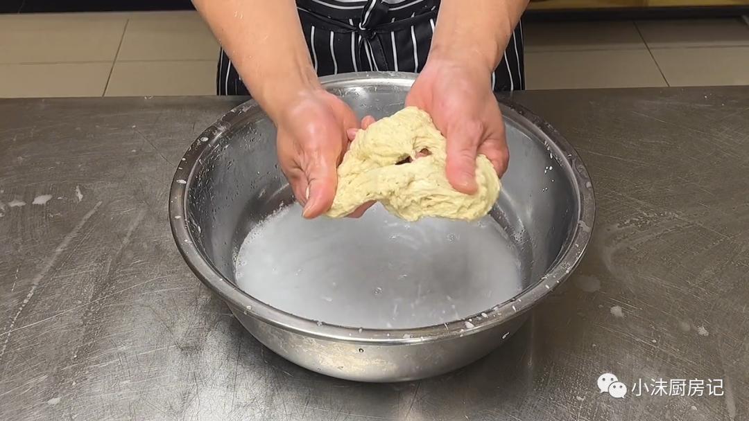 凉皮好不好吃全靠红油香不香,凉皮要怎么吃才最好吃