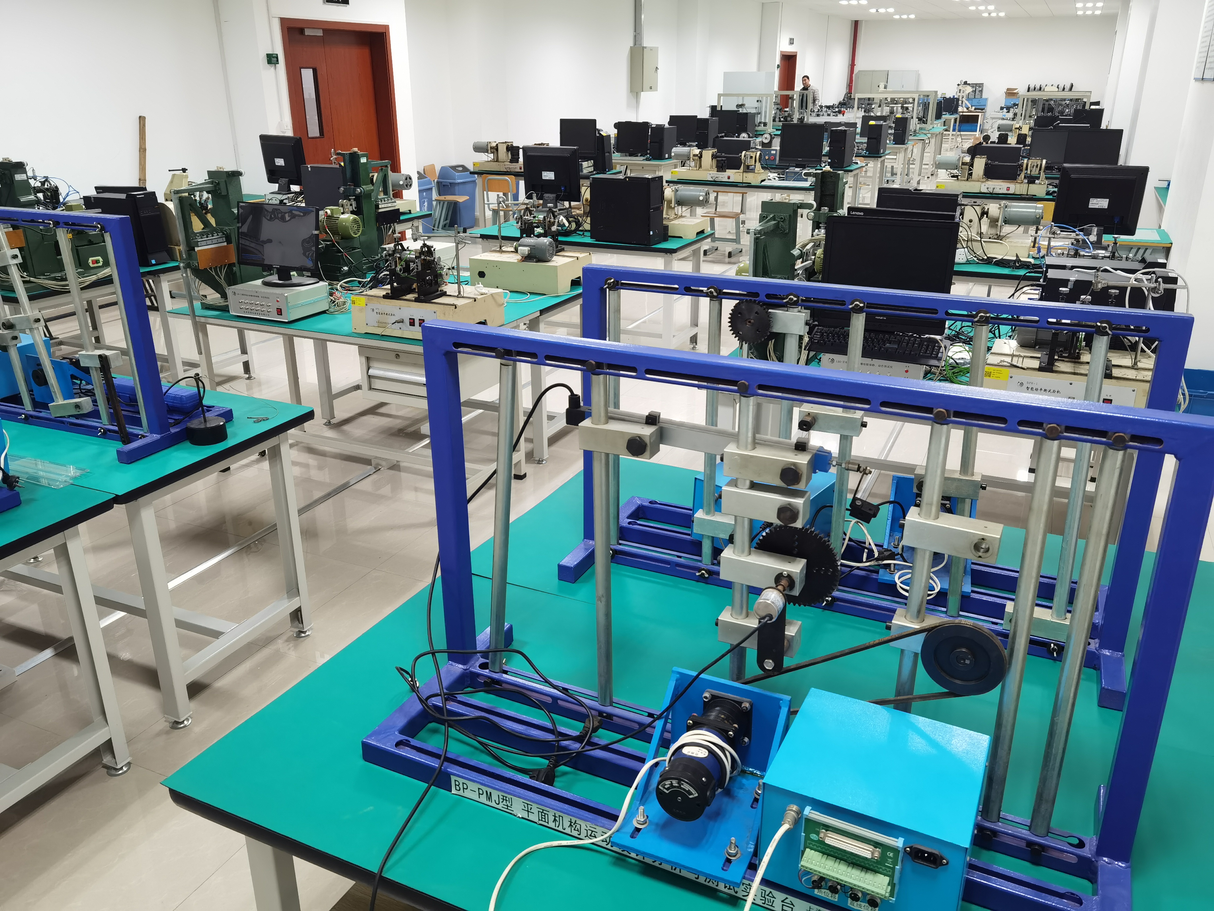 防静电胶盘用途有哪些呢,防静电桌面上能否再铺防静电胶皮