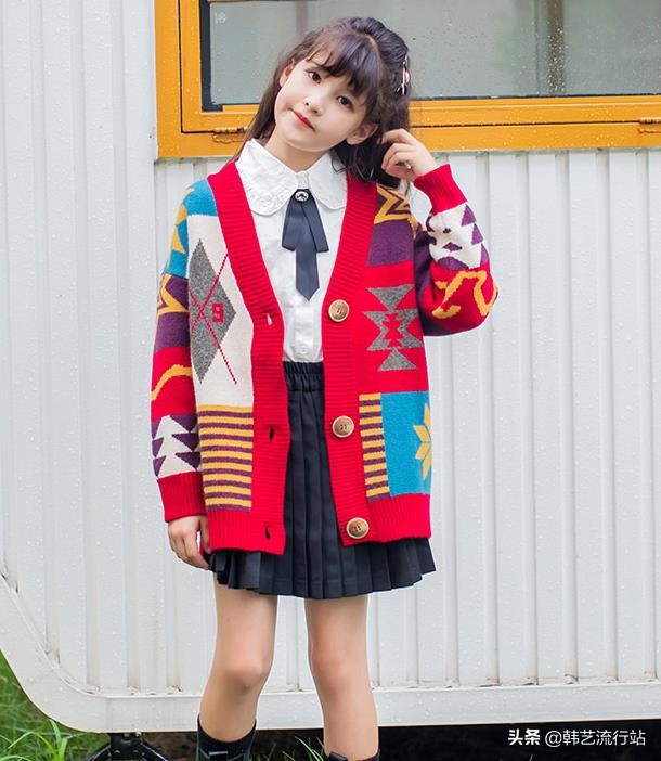 童装宽松毛衣最新款,今年女童装最流行毛衣的款式