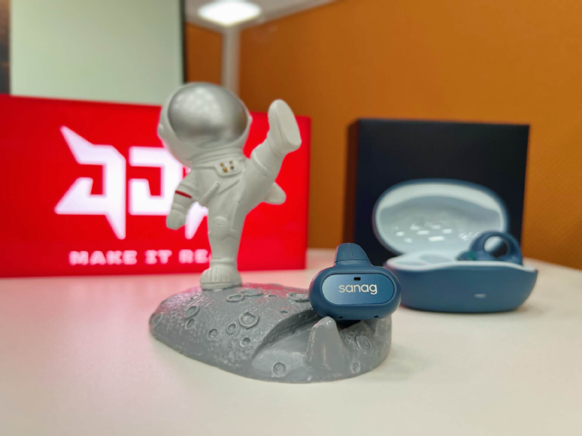 z51夹耳式耳机,头戴式耳机耳朵闷疼