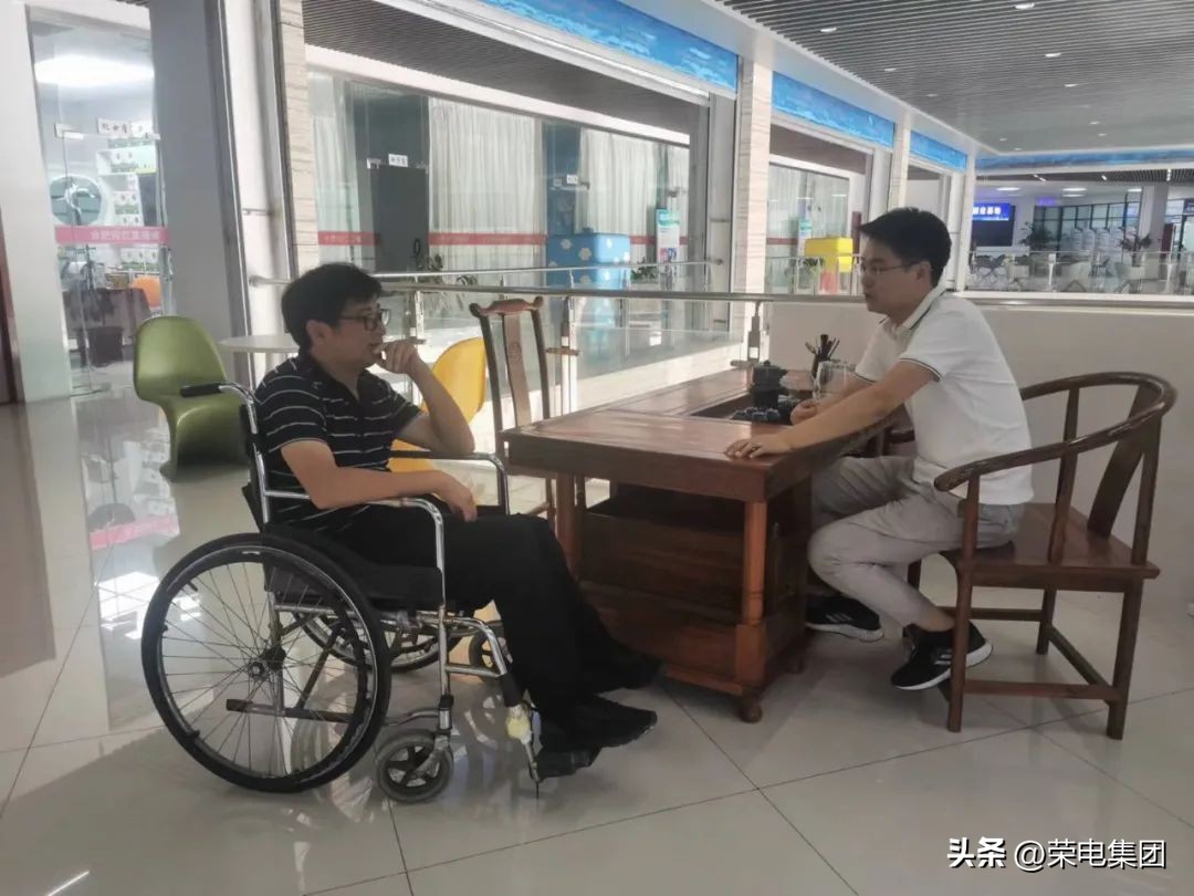 直播间主播帮人实现梦想,直播创业满怀梦想和期待