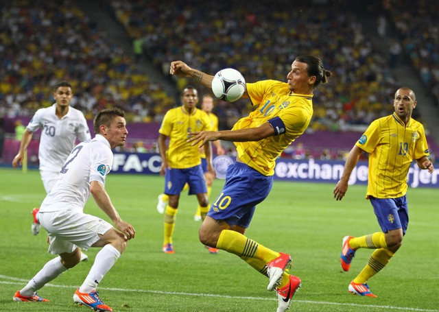 传奇谢幕41岁伊布宣布退役,伊布回米兰退役视频