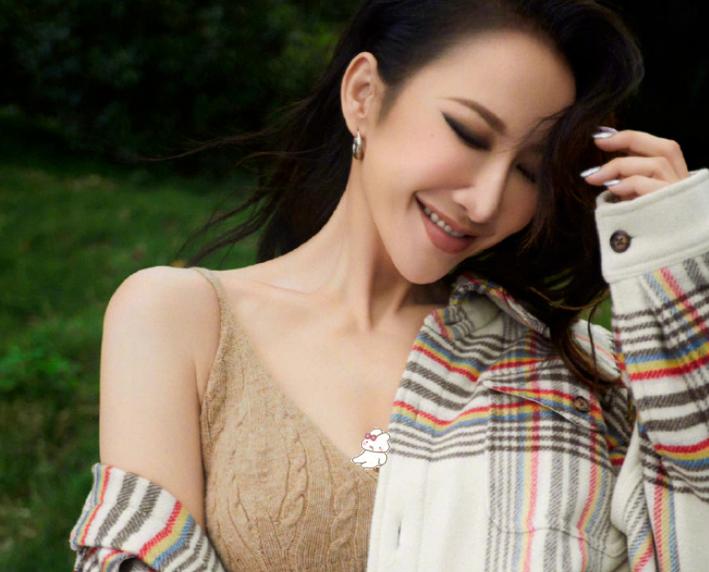 知情人曝李玟摔倒后节目组没停,知情人曝李玟摔倒后节目组喊停