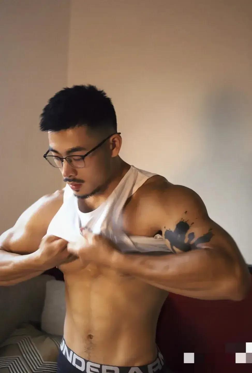 为什么女孩子特别容易喜欢健身教练