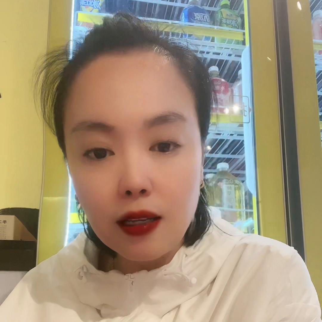 这么说话有可能会得罪一批人，但我就愿意做真实的自己，不...